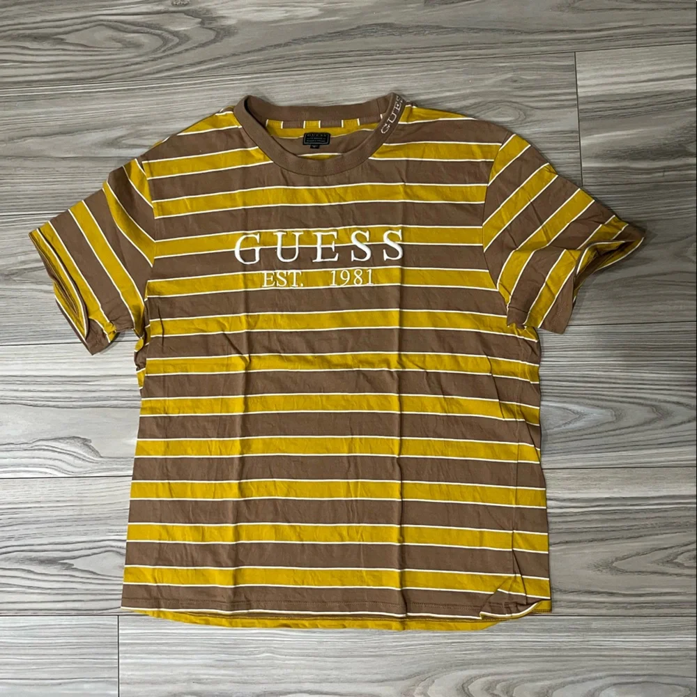 GUESS - Picture 1 of 1
